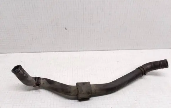 Volkswagen PASSAT B6 Engine coolant pipe/hose