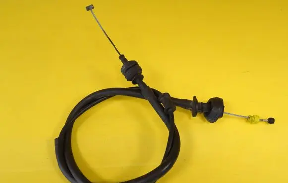 KIA Carens I Throttle cable 