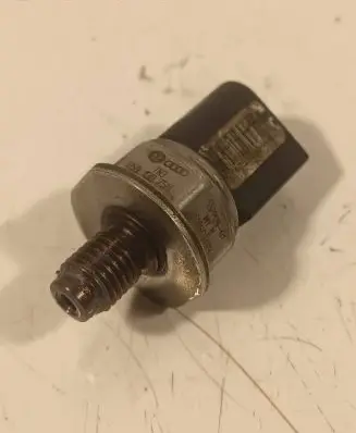 Audi A6 S6 C6 4F Fuel pressure sensor 059130758F 059130758