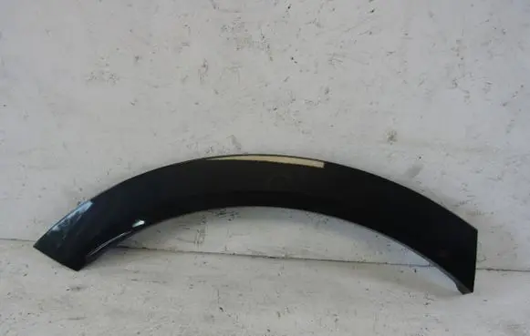Rear fender molding trim