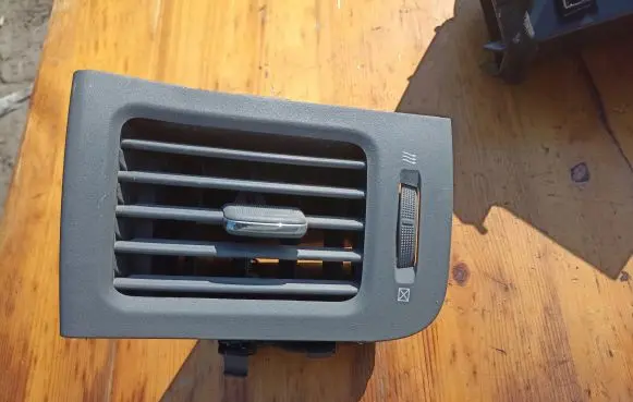 Nissan X-Trail T31 Dashboard side air vent grill/cover trim P1680A75410