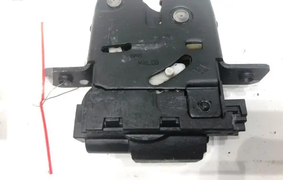 Nissan Micra Tailgate exterior lock 