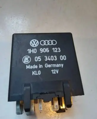 Audi A4 S4 B5 8D Other relay 1H0906123 05340300