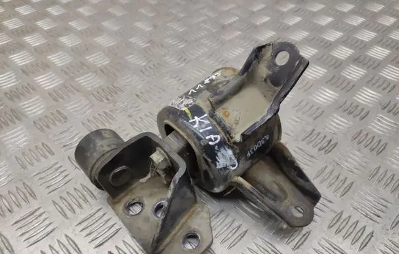 KIA Sportage Engine mount bracket