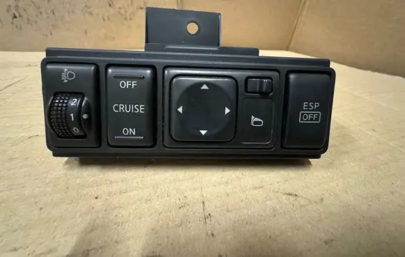 Nissan Tiida C11 Wing mirror switch