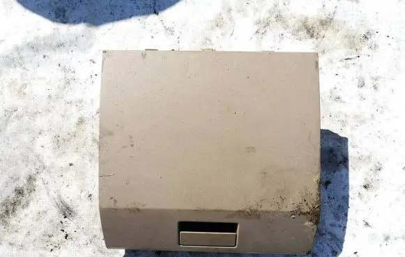 Glove box