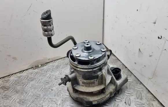 Peugeot 308 Power steering pump 9684979180