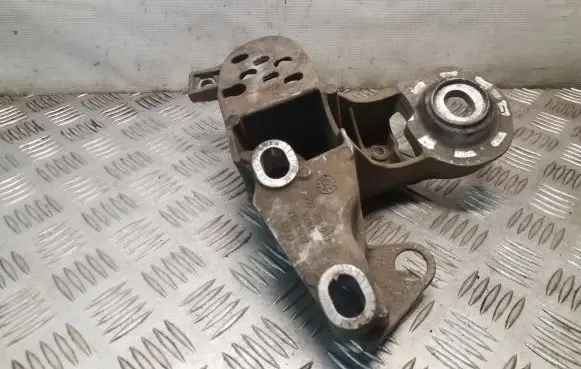 Audi A4 S4 B7 8E 8H Engine mounting bracket 8E0199351C