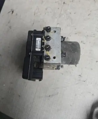 Volkswagen PASSAT B7 ABS Pump 8E0910517B 8E0614517AT