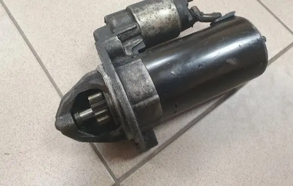 Mercedes-Benz E W211 Starter motor A0061517401
