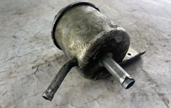 Nissan Patrol Y61 Power steering fluid tank/reservoir