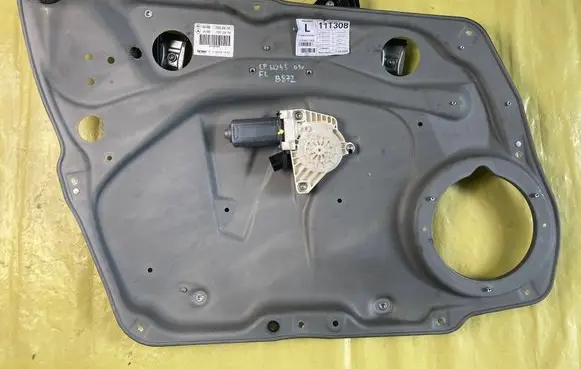 Mercedes-Benz B W245 Sliding door window regulator with motor A1697202979