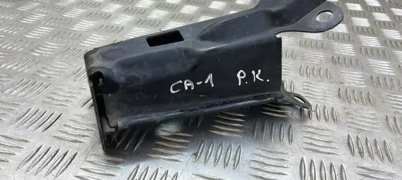 Volvo V70 Radiator mount bracket 31274499