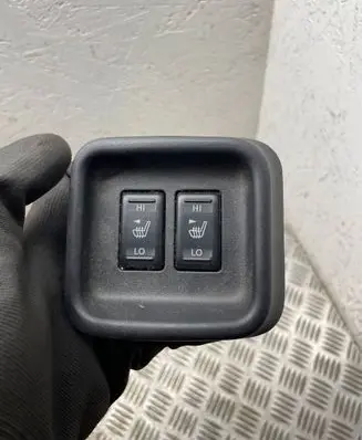 Nissan Juke I F15 Seat heating switch 