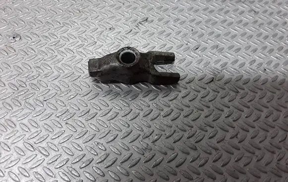 Opel Vectra C Fuel Injector clamp holder