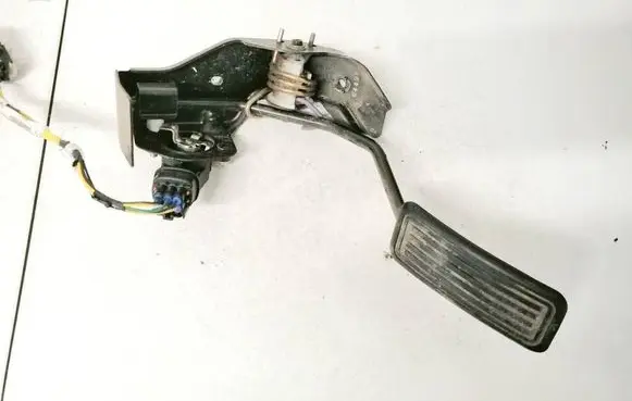 Toyota Avensis T250 Accelerator throttle pedal 7811135030 78111-35030