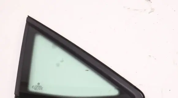Volkswagen Touran III Rear side window 5TA845412