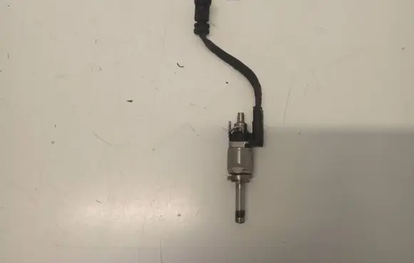 Volvo XC60 Fuel injector 31303495 04449 011005R29