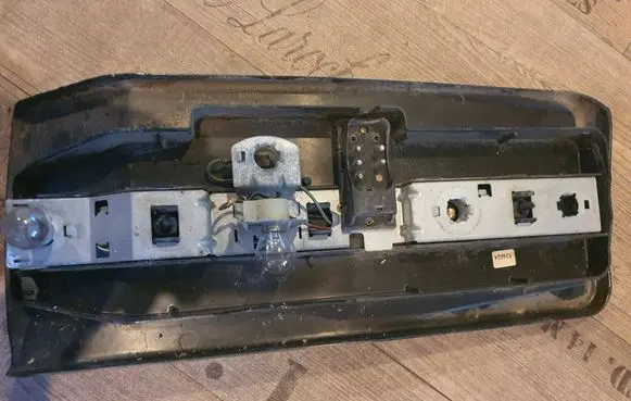 Mercedes-Benz S W126 Tail light bulb cover holder 22072 126024