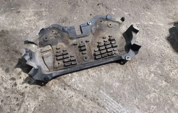 Mercedes-Benz SLK R172 Engine splash shield/under tray A1725200823