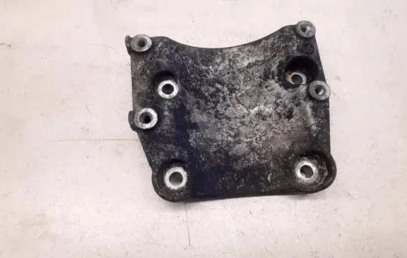 Honda Civic Engine mounting bracket