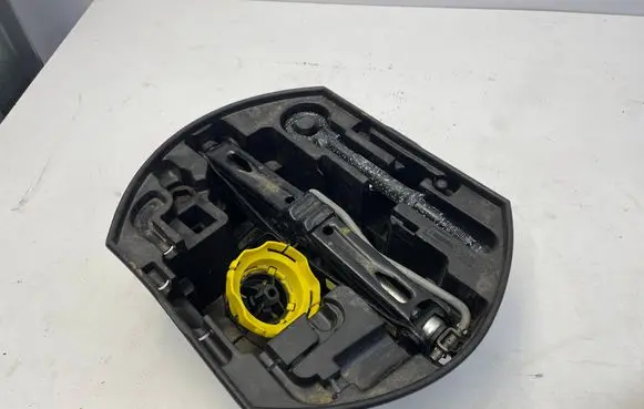 Peugeot 208 I Tool set 9655342680