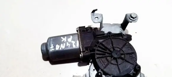 Nissan Note (E11) Front door window regulator motor 400927b