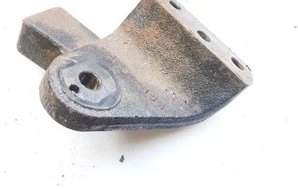 Toyota Avensis T250 Engine mounting bracket fcd450