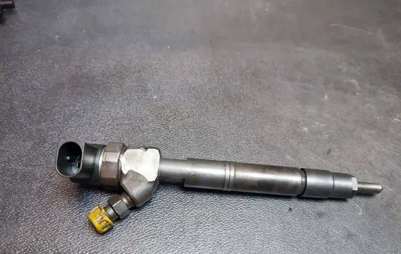 Mercedes-Benz Sprinter W901 W902 W903 W904 Fuel injector A6110700587
