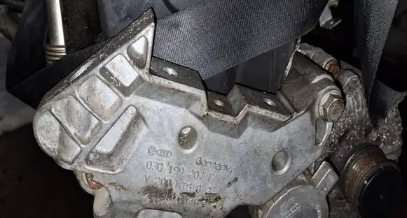 Volkswagen PASSAT B6 Engine mounting bracket 03G199207F