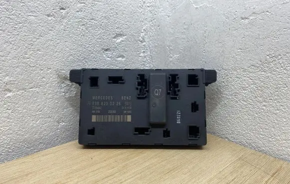 Mercedes-Benz Vito Viano W639 Door control unit/module 6398200226 356169