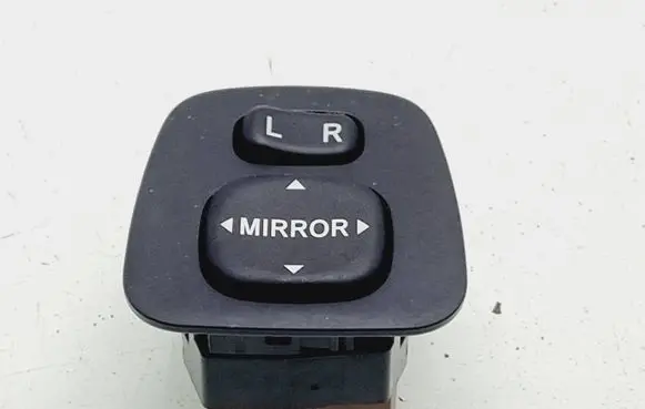 Toyota Aygo AB40 Wing mirror switch 183574