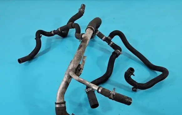 Engine coolant pipe/hose