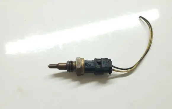 BMW 5 F10 F11 Fuel temperature sensor 7580635 758063502