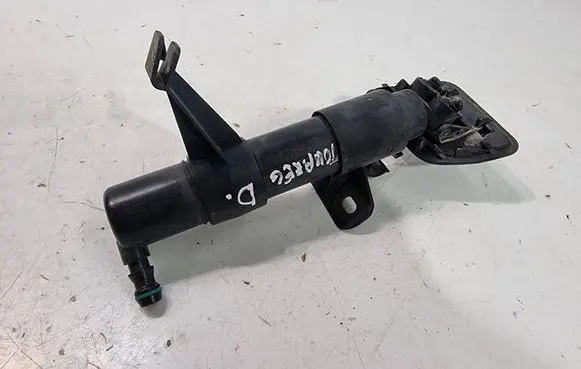 Volkswagen Touareg I Headlight washer spray nozzle 7L6955978A