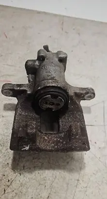 Toyota Avensis T270 Rear brake caliper