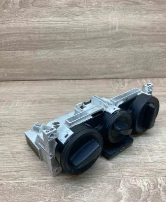 Volkswagen PASSAT B5 Climate control unit 1J0819045E 90151093