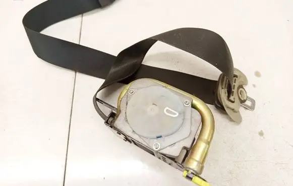 Toyota Avensis T250 Front seatbelt 