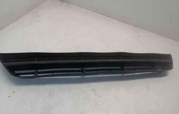 Ford Focus Front bumper lower grill 2M51A018A58 0097A