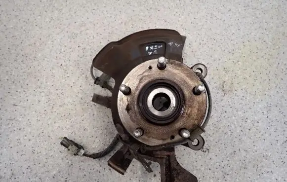 KIA Venga Front wheel hub spindle knuckle 