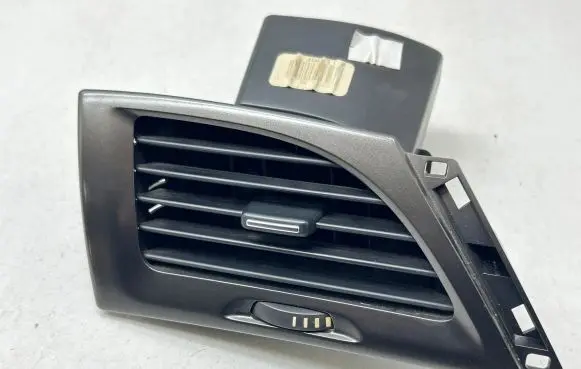 Renault Megane III Dashboard side air vent grill/cover trim 0500362