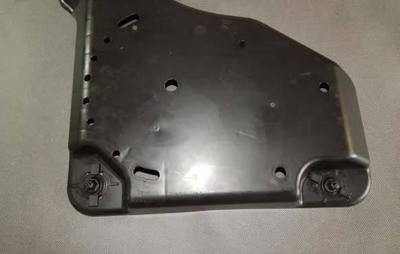 Volkswagen Tiguan Other engine bay part 5QF131331A