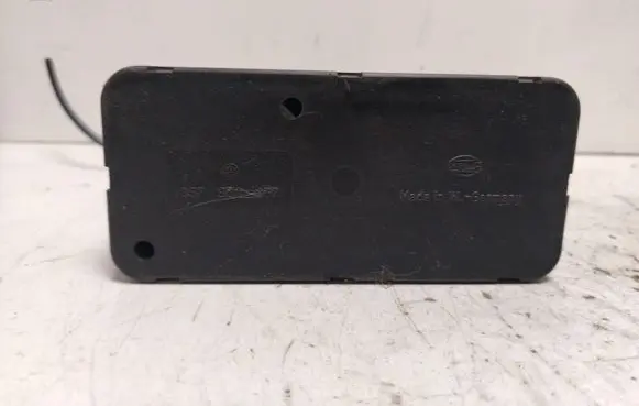 Volkswagen PASSAT B3 Central locking vacuum pump 357962257