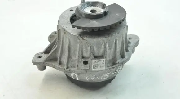 Mercedes-Benz C W205 Engine mount bracket A2052407700