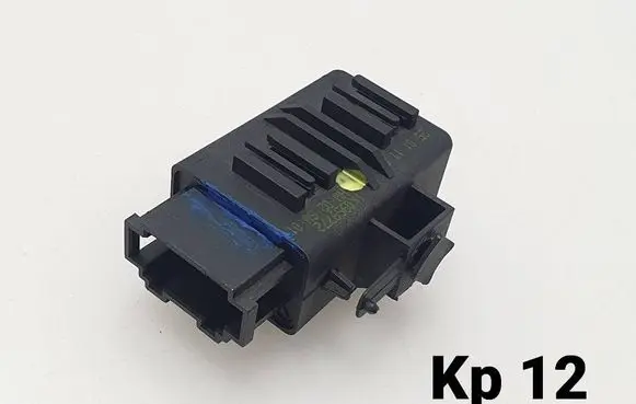 Volkswagen PASSAT B7 Seat heating relay 1K0959722