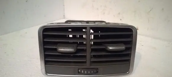 Rear air vent grill