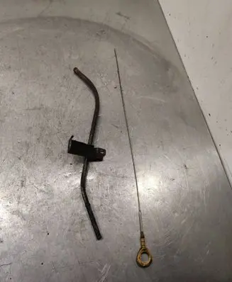 Toyota Prius (XW30) Oil level dip stick 