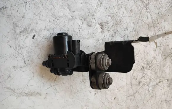 BMW 5 F10 F11 Coolant heater control valve 8517077