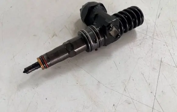 Volkswagen Bora Fuel injector 038130073AJ