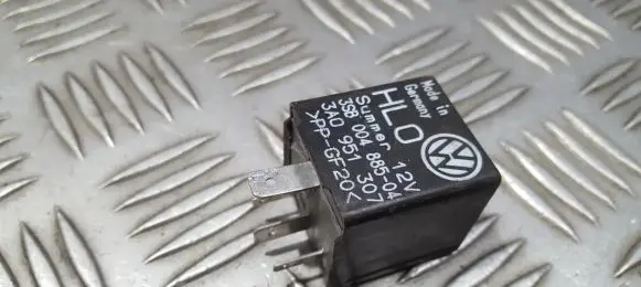 Volkswagen Golf III Other relay 3A0951307 3SB004885-04